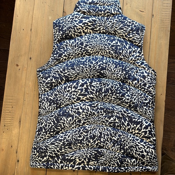 NWT Lands End Women’s Down Vest, XS (2-4) - Picture 6 of 9